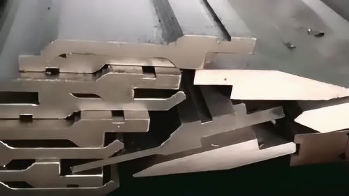机器加工钣金,放上去就加工成型了,非常方便